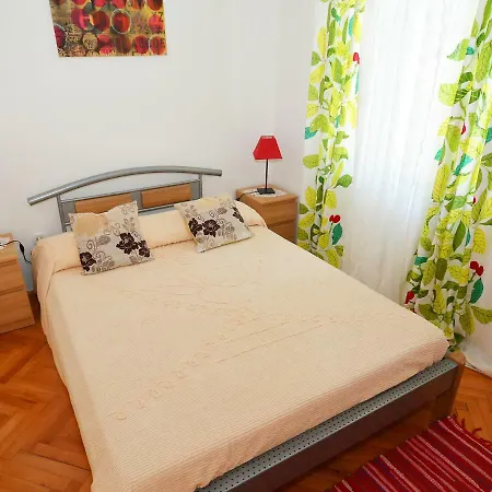 Semesterbostad Holiday Home Ondina