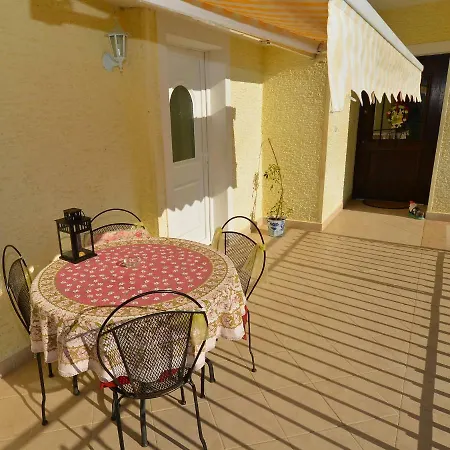 Semesterbostad Holiday Home Ondina